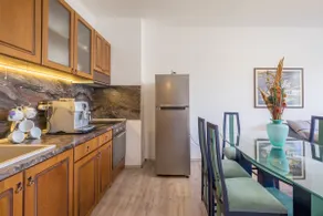 Comfortable 2 Bedroom Flat/Top Central location/ - Image 3