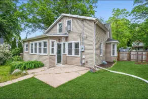 Cheerful suburban cabin on sweet quiet street - Image 4