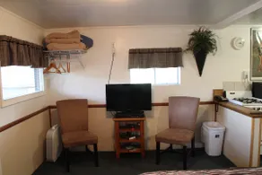 African Safari - Cabin w/ 1 Queen & 1 Double - Image 3