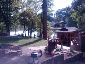 Relaxing Retreat Right on the Water - Image 3