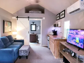 The Hut at Brown's - Image 2