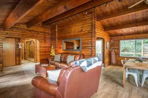 Alder Lodge: Game room, hot tub, BBQ, dogs-ok, 4br - Image 2