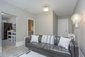 Stunning Couples Retreat - Downtown Getaway - Image 4