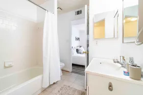 Modern, Cozy, Centrally Located Oasis 2BR/2BA - Image 5