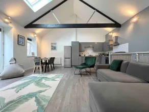 Stunning Reverse Level Townhouse in Penzance - Image 2
