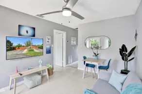 Delightful Modern Apartment - 3 miles to the Beach - Image 5