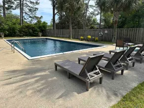 Modern Bungalow with Pool in Midtown - Image 5