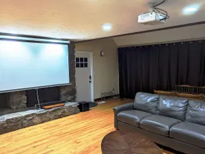 Spacious vacation townhome unit with a pool - Image 5