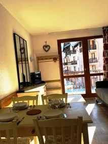 1 bedroom apartment south balcony 3 beds cleaning included - Image 2