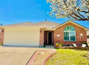 Spacious, modern and comfy 4 bedroom home! - Image 2