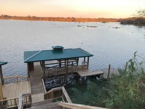 Bay Dreamer Custom Lakefront House, Boathouse and Ramp on Toledo Bend Lake - Image 4