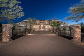 Magnifico palazzo con 10 camere da letto in Desert Paradise - Image 2