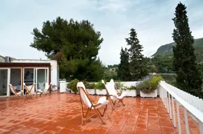 a terrace overlooking the sea... - Image 3