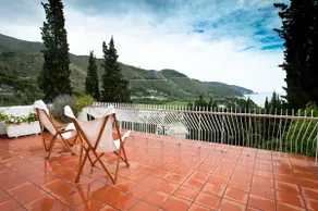a terrace overlooking the sea... - Image 2
