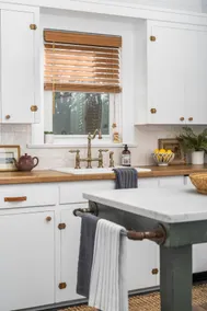 Charming historic Bungalow by lake, pet friendly - Image 3