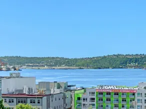 City ★ Water View Oasis with Pool & Gym near Cruise in Heart of Seattle - Image 4