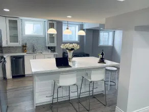 Luxurious, one bedroom apartment, in Mt. Pleasant. - Image 4
