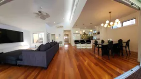 Spacious Family Oasis |4BR 3BA| Footscray near CBD - Image 2
