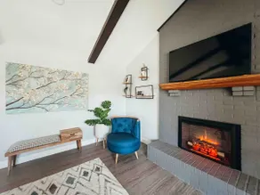 Modern Ranch 3 BDRM, sleeps 6 + HOT TUB - Image 2
