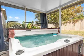 4 BR 3 BTH w/hot tub 4 KING BEDS 2twin beds - Image 2