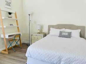 Adorable Studio - Close to Airport & Dtown - Image 5
