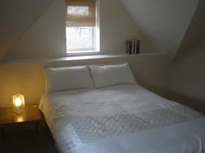 2 bedroom apartment with park view - Image 4