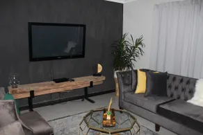 Stunning 2 Bedroom Apartment - Image 5