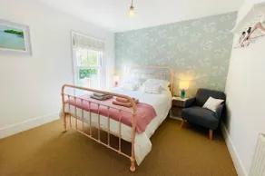 *Seagull Cottage* a hidden gem central Ventnor - Image 2