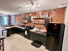 The Roost at Chicken Alley/StudioApt/Free Parking - Image 5