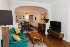 Lavish Lakeside Historic Downtown Home-Beach 1.5mi - Image 3