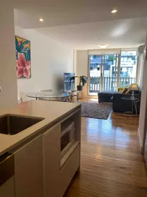 Bayside Melbourne Apartment - Image 2