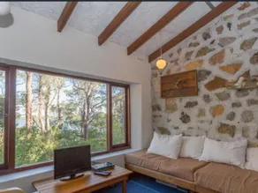 Tranquil cottage overlooking inlet - Image 2