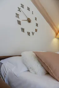 Queen Of The Lake - One Bedroom Apt. with Terrace - Image 3