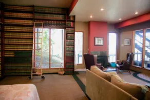 Treehouse Library Guest Suite - Image 5