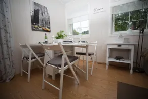 Cosy and well-equipped apartment with free parking - Image 4