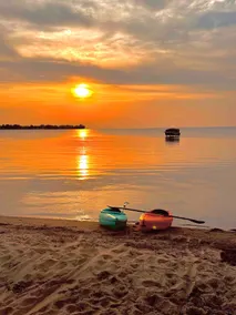 Beautiful water front house with sandy beach - Image 2