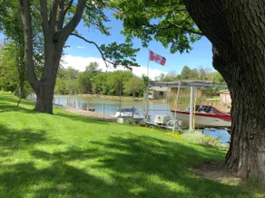 2 br upper Creekside Cottage near Lake St Clair - Image 5