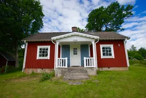Cosy house with lake view - Image 2