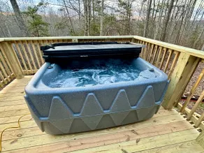 Cals Cabin Hot Tub Cave Run Lake Firepit 2 BDRM - Image 2