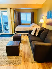 Come relax at 4900 feet (ski in/out) - Image 4