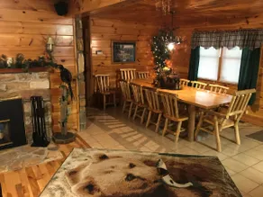 Rocky Timber Lodge - Cozy yet Spacious - Image 5