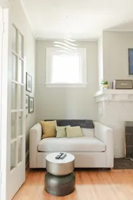 Posh pad close to downtown - Image 3