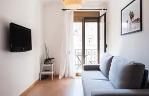 Modern and stylish apartment in Poble Sec - Image 4