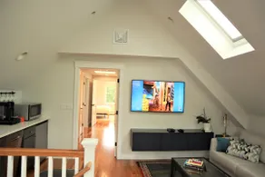 2BR Suite - Bright - Modern - Central AC - Parking - Image 2