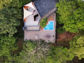 Modern Beach Home with Pool & Rooftop (150 metros) - Image 4