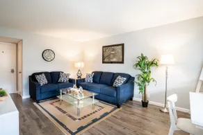 Luxury stay near Oakridge Mall for vacation/work - Image 5