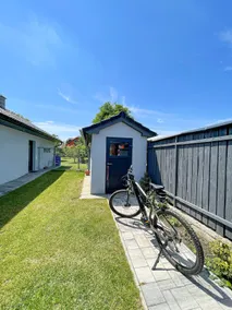 Unique house with garden and modern amenities - Image 4