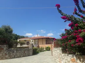 Villa overlooking the sea - Image 2