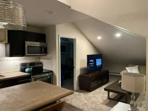 Roomy two bed five mins to downtown Providence - Image 4