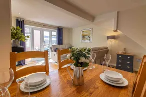 Self Catering 5 Bedroom Waterside Retreat Cottage Wroxham, Norfolk Broads, Eng - Image 5